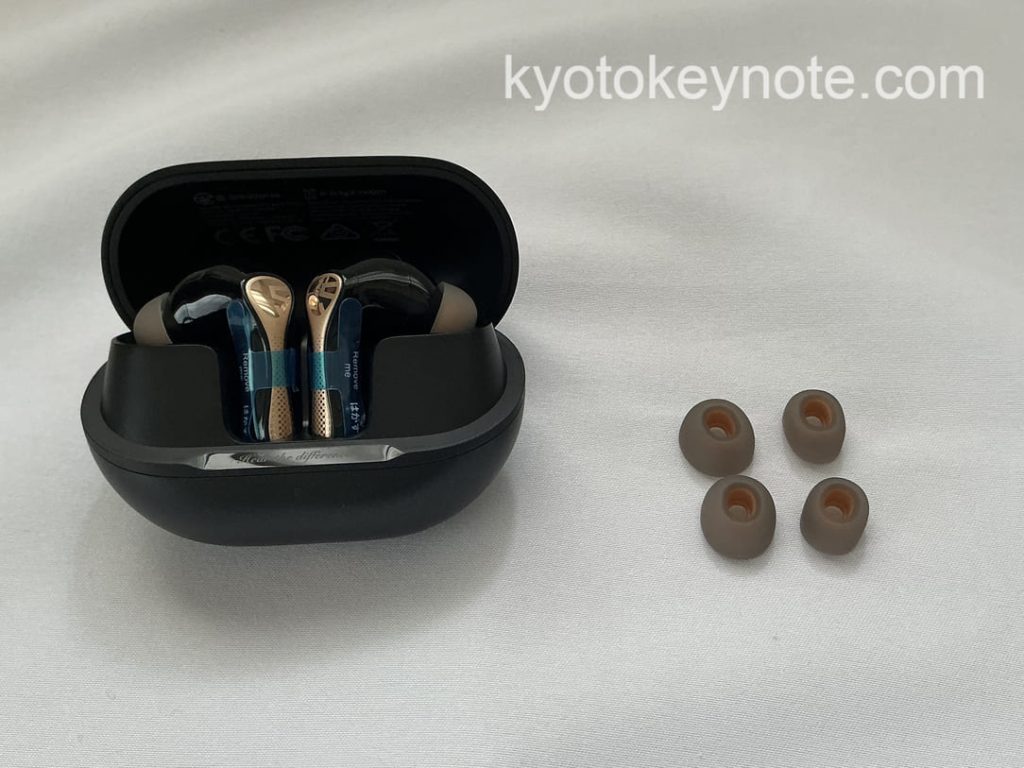 イヤホン本体とイヤーピース